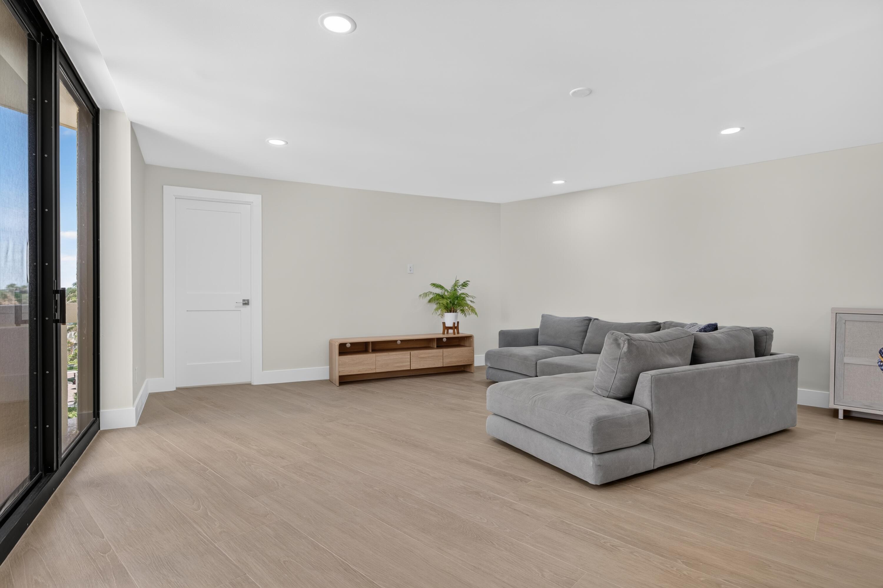 Phoenix Towers Condo No 1 - Residential