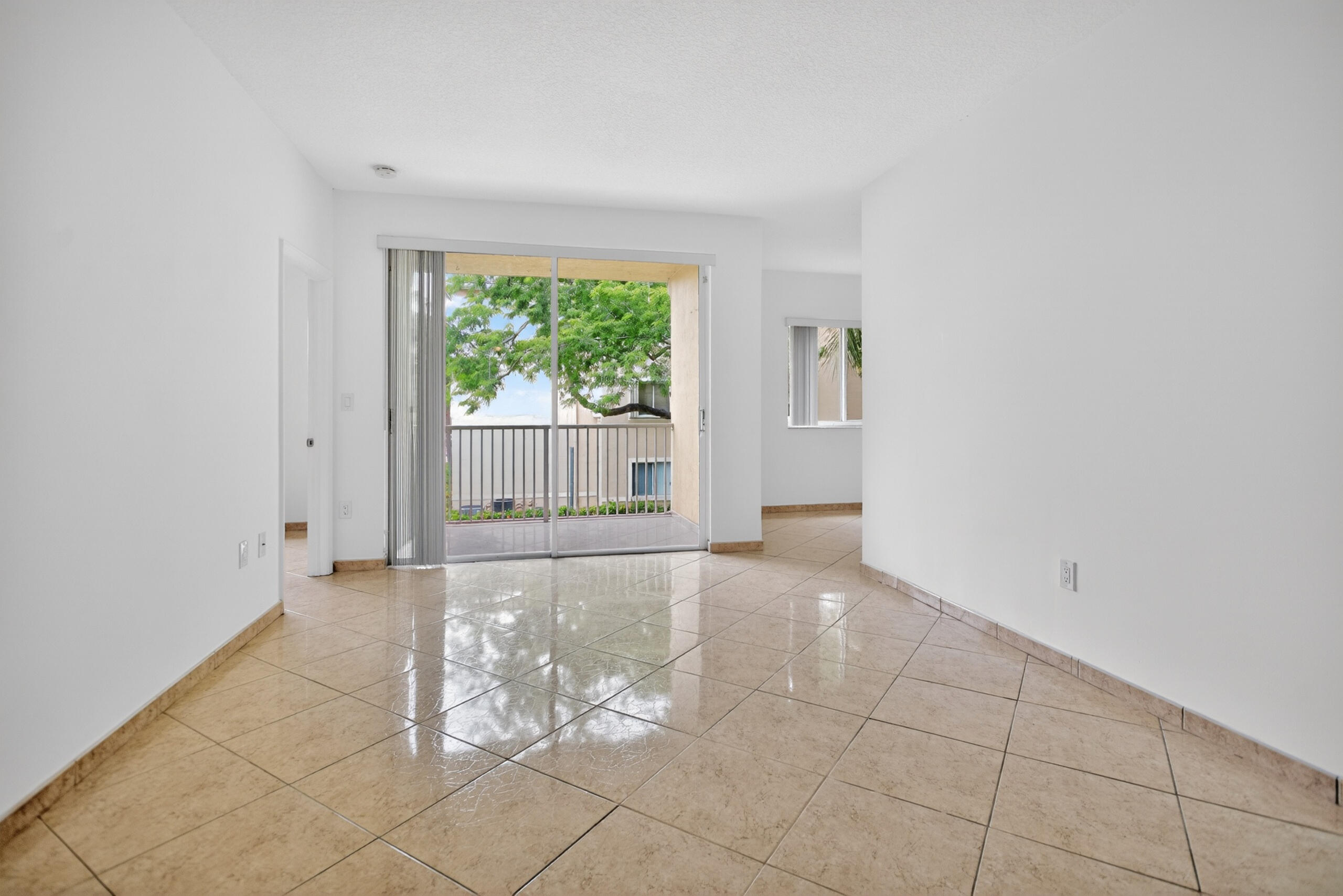 UNIVERSITY PARC RESIDENCES CONDO - Residential Lease