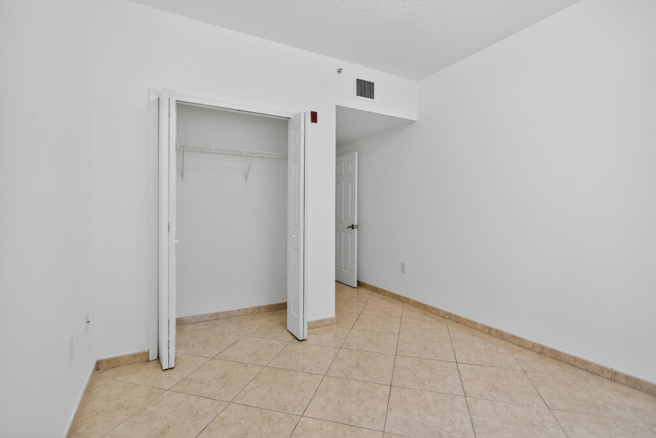 UNIVERSITY PARC RESIDENCES CONDO - Residential Lease