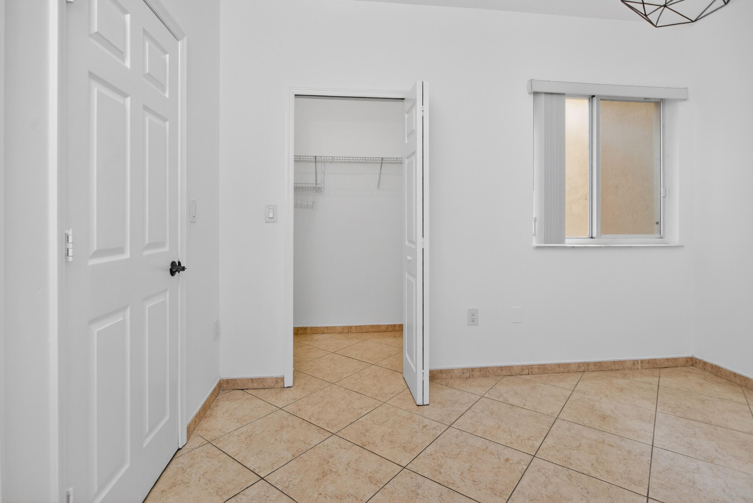 UNIVERSITY PARC RESIDENCES CONDO - Residential Lease