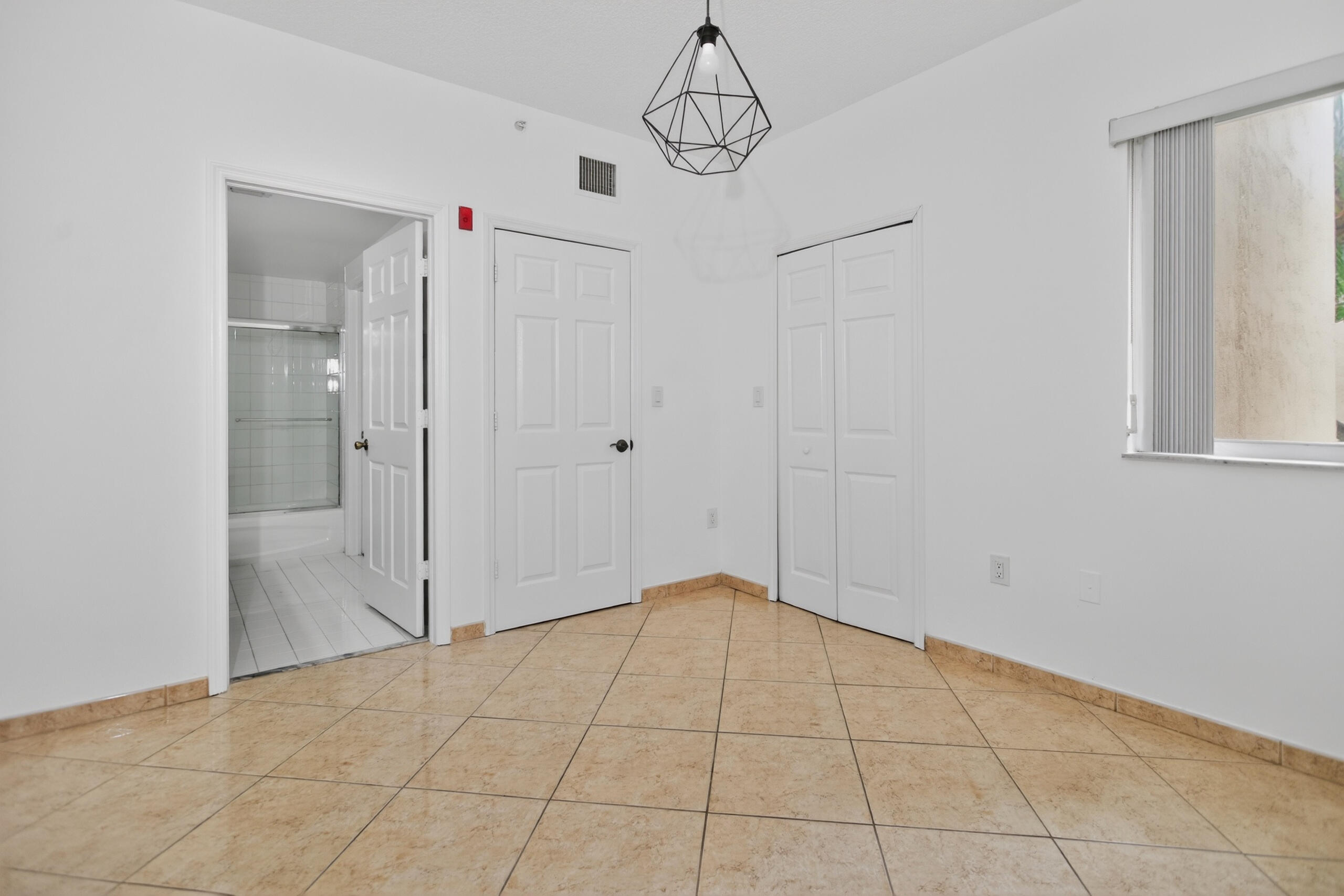 UNIVERSITY PARC RESIDENCES CONDO - Residential Lease