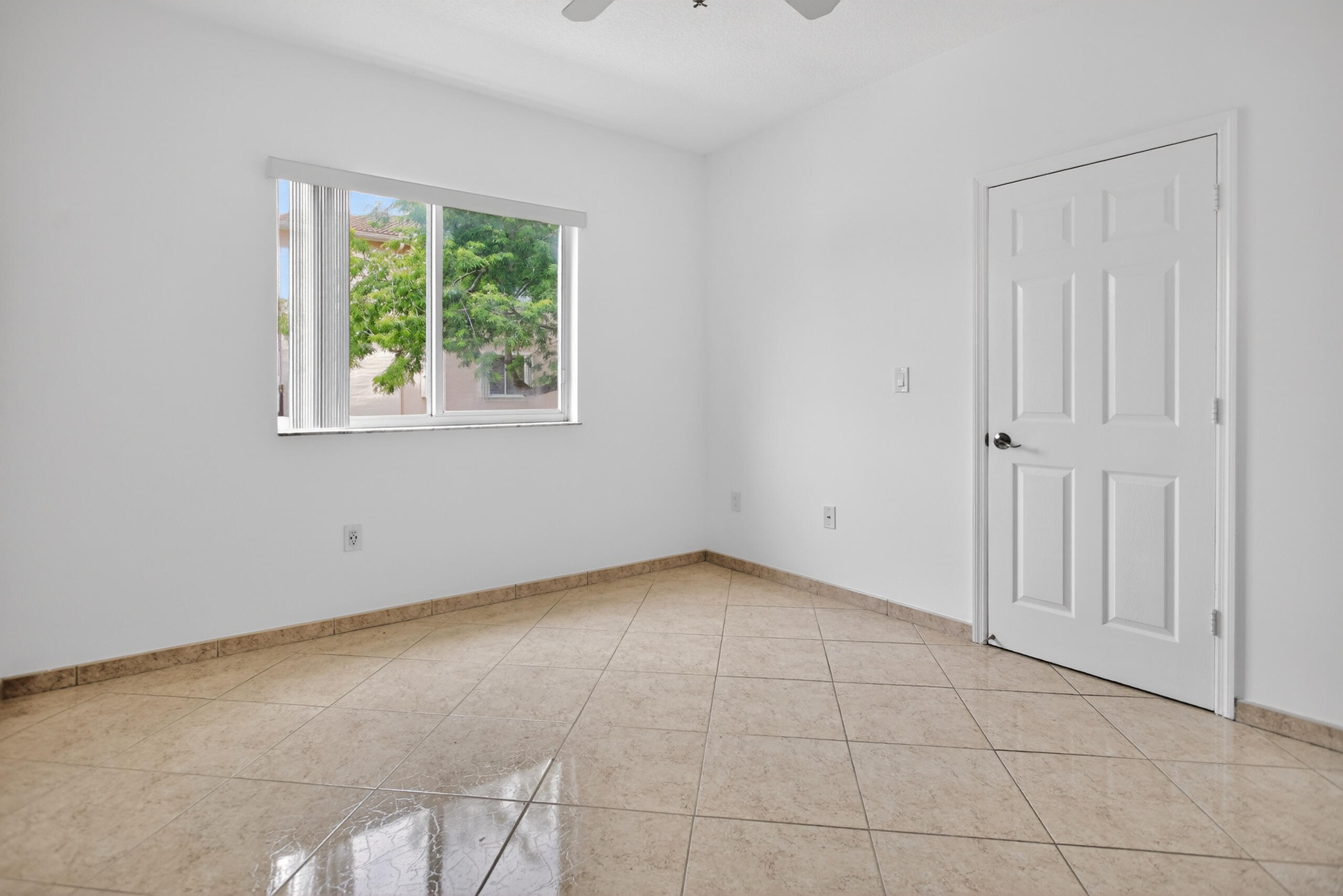 UNIVERSITY PARC RESIDENCES CONDO - Residential Lease