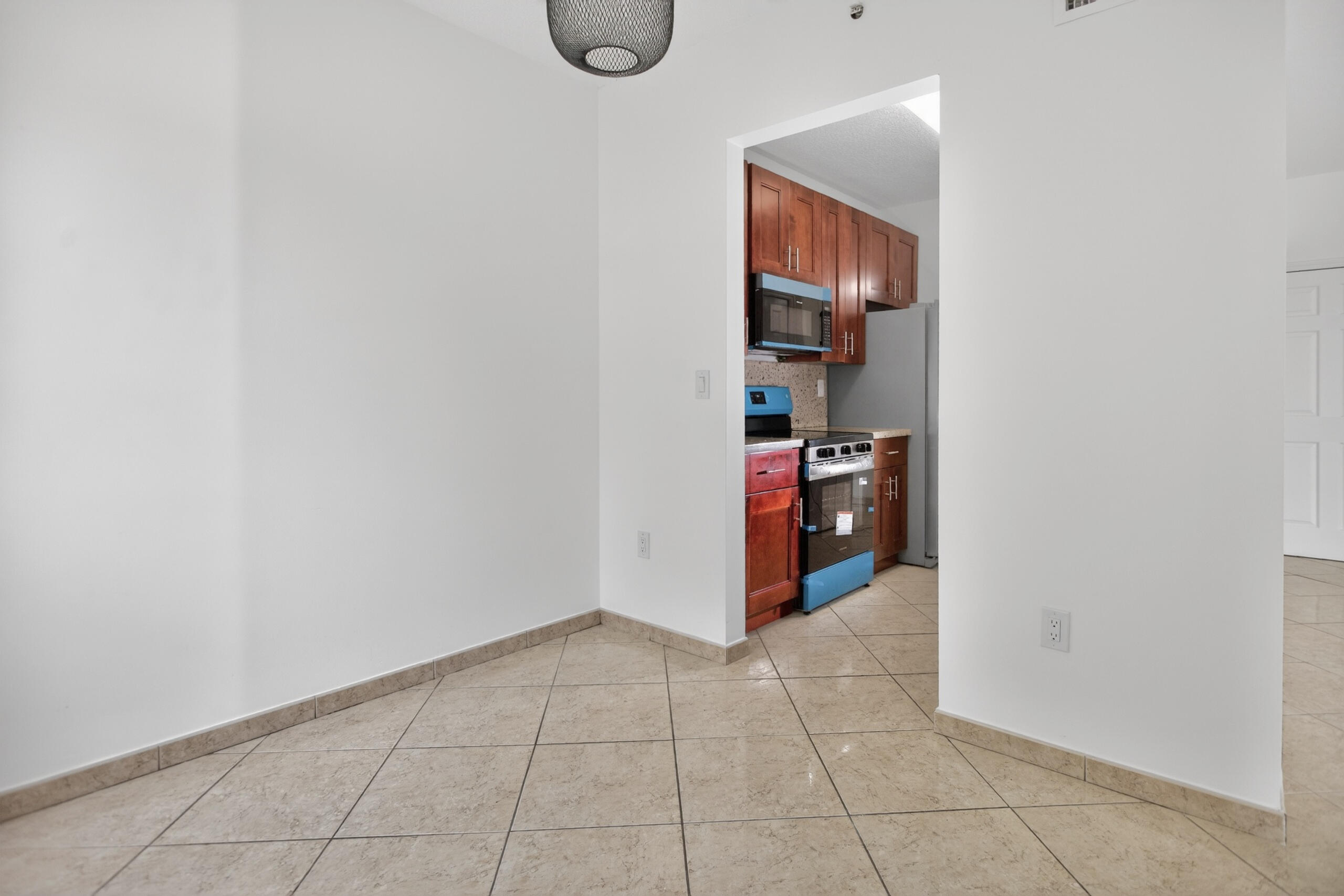 UNIVERSITY PARC RESIDENCES CONDO - Residential Lease