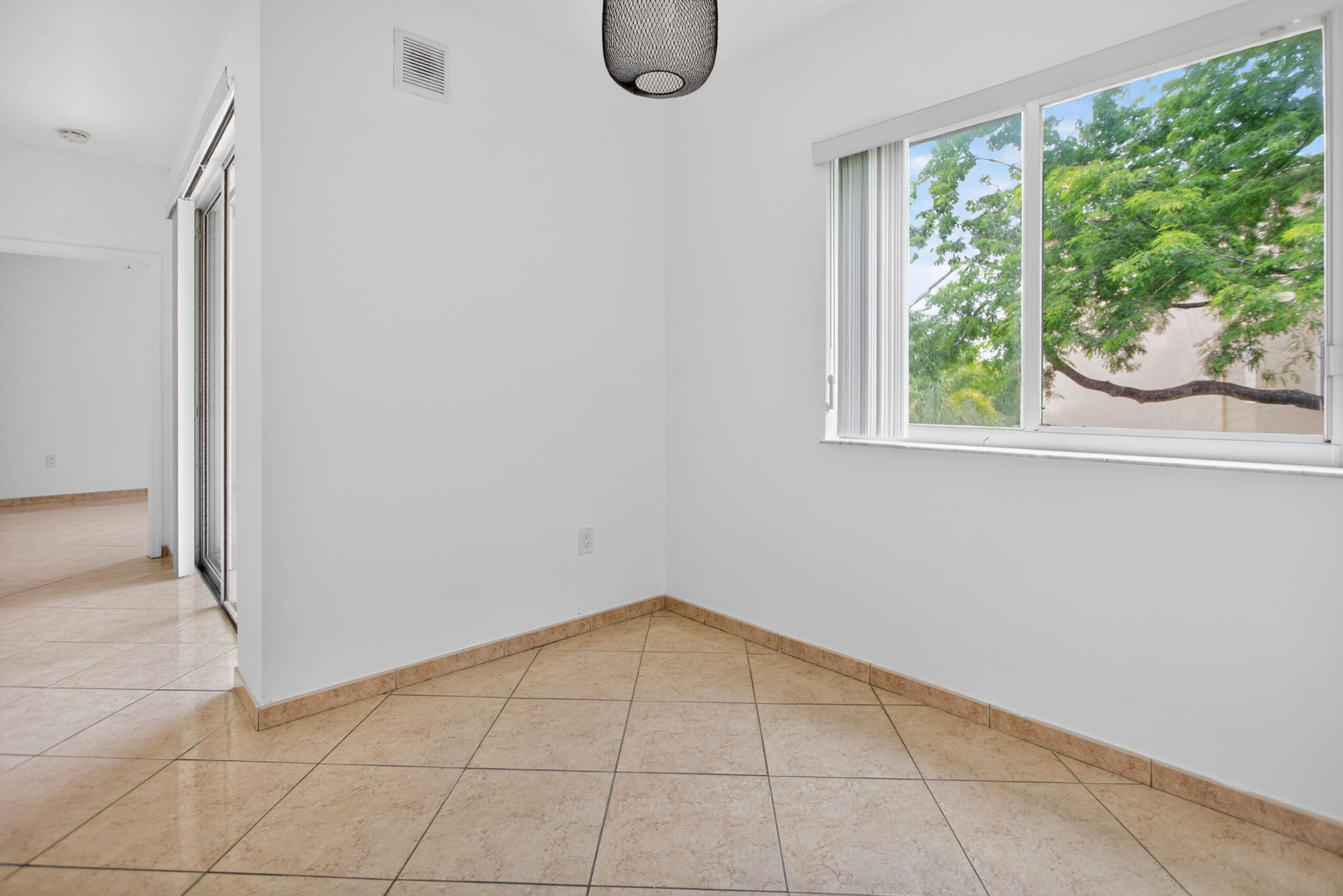 UNIVERSITY PARC RESIDENCES CONDO - Residential Lease