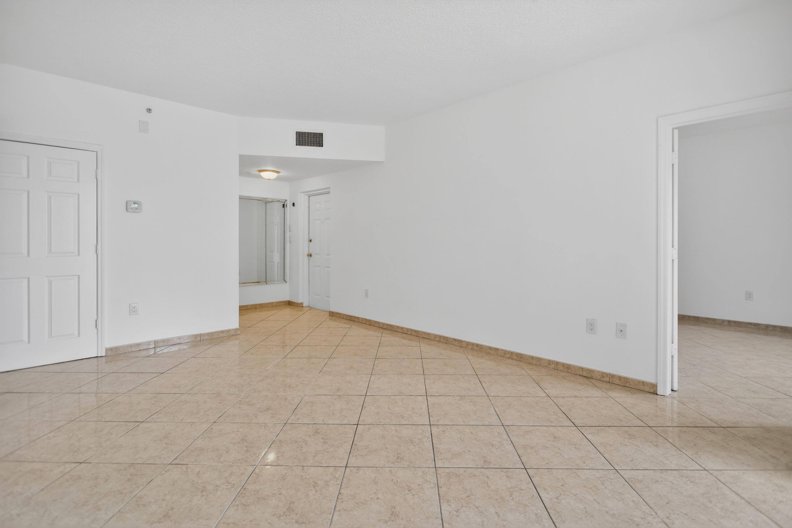 UNIVERSITY PARC RESIDENCES CONDO - Residential Lease