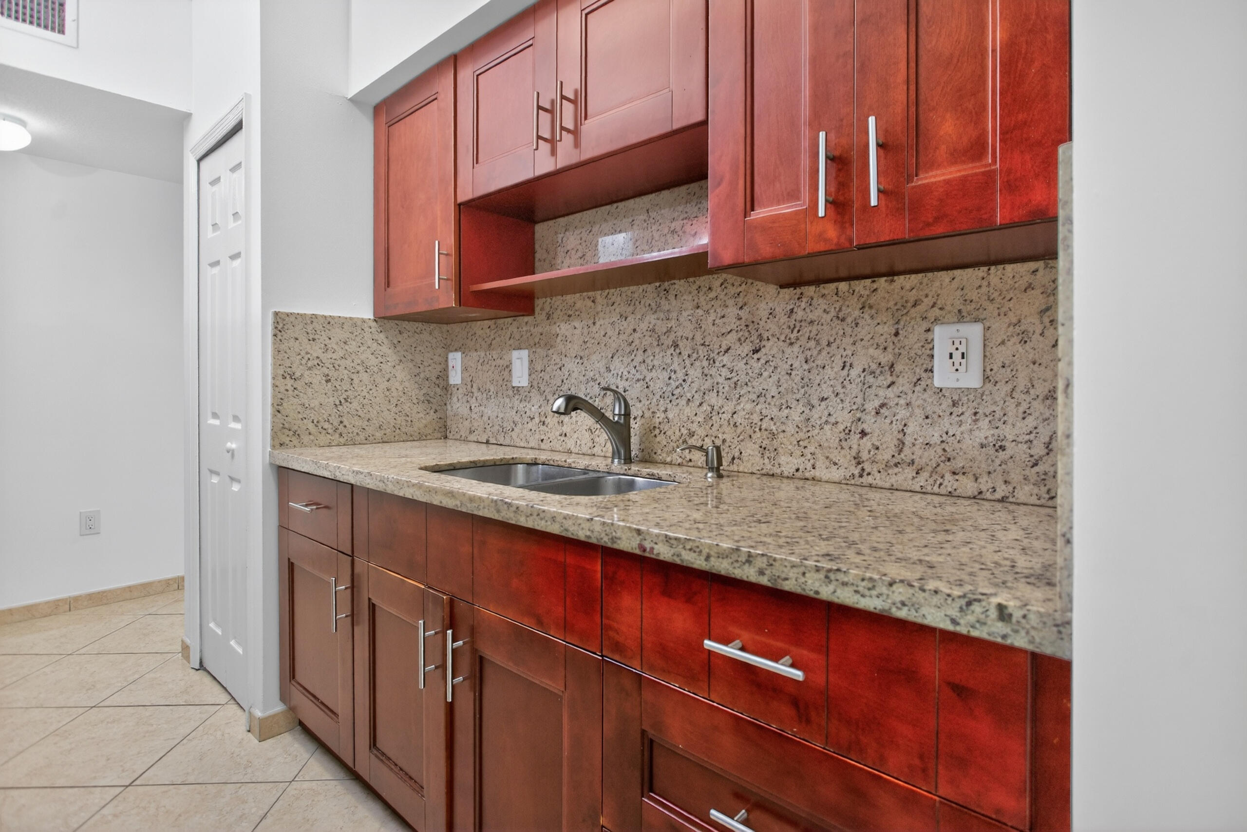 UNIVERSITY PARC RESIDENCES CONDO - Residential Lease