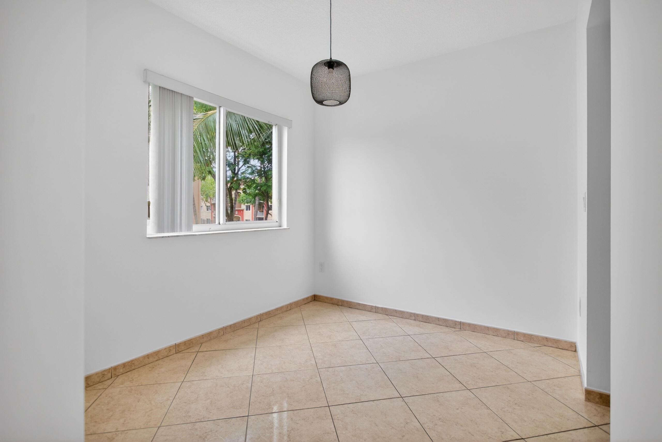 UNIVERSITY PARC RESIDENCES CONDO - Residential Lease