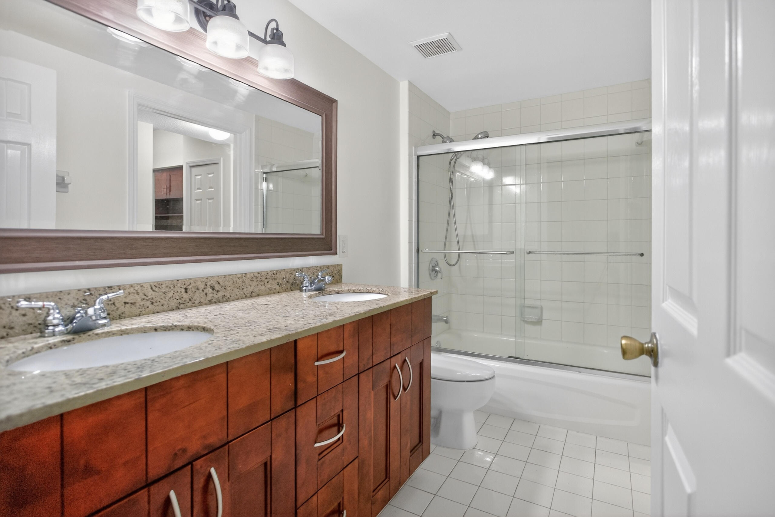 UNIVERSITY PARC RESIDENCES CONDO - Residential Lease