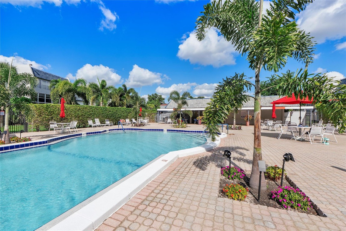 ORIOLE GOLF & TENNIS CLUB - Residential
