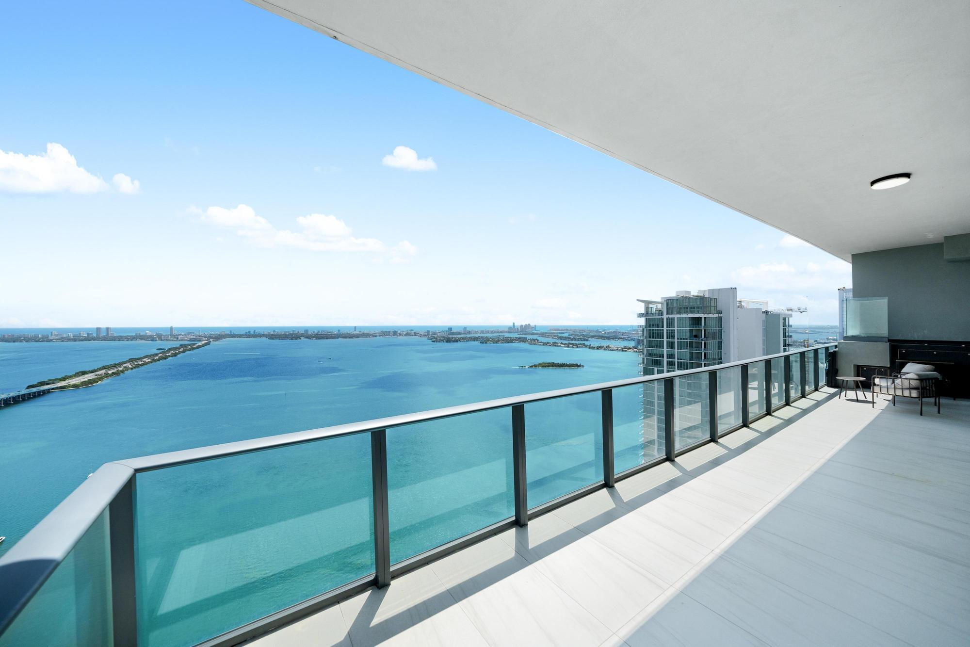 GRAN PARAISO CONDO - Residential