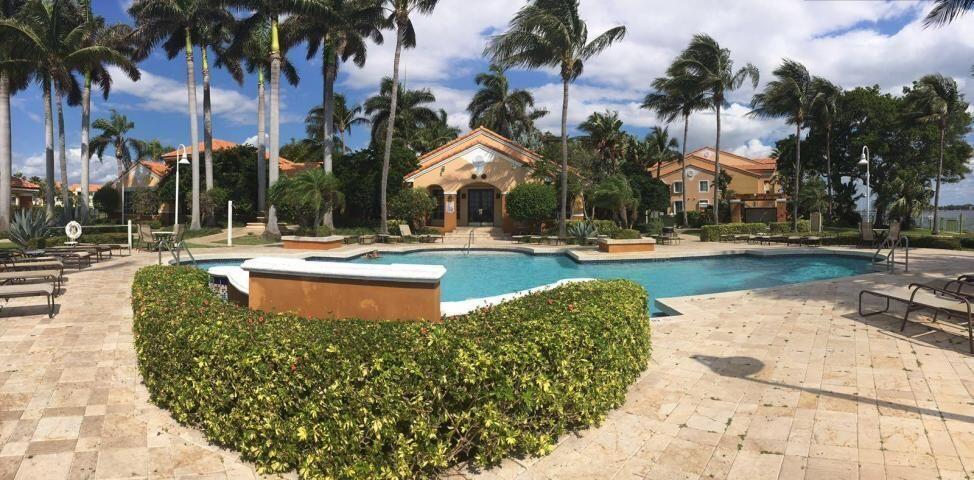 YACHT CLUB - Residential Lease
