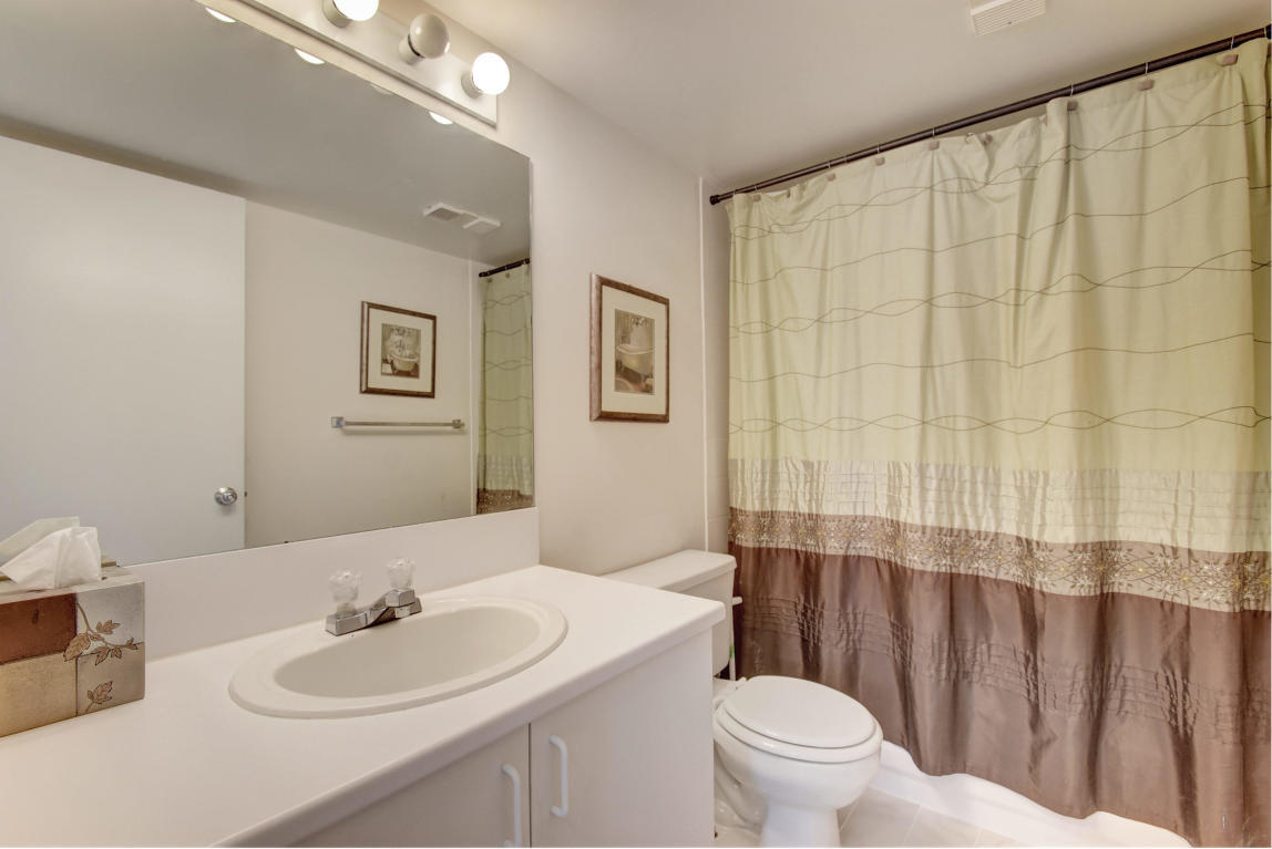 YACHT CLUB - Residential Lease