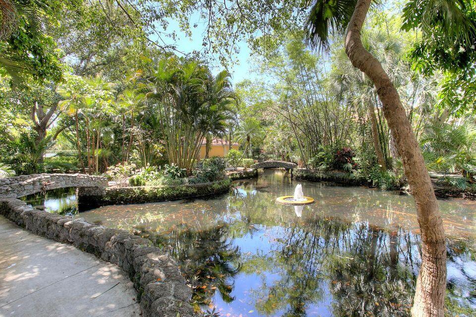 YACHT CLUB - Residential Lease