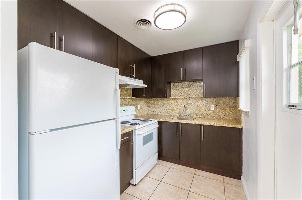 HOLLYWOOD HILLS - Residential Lease