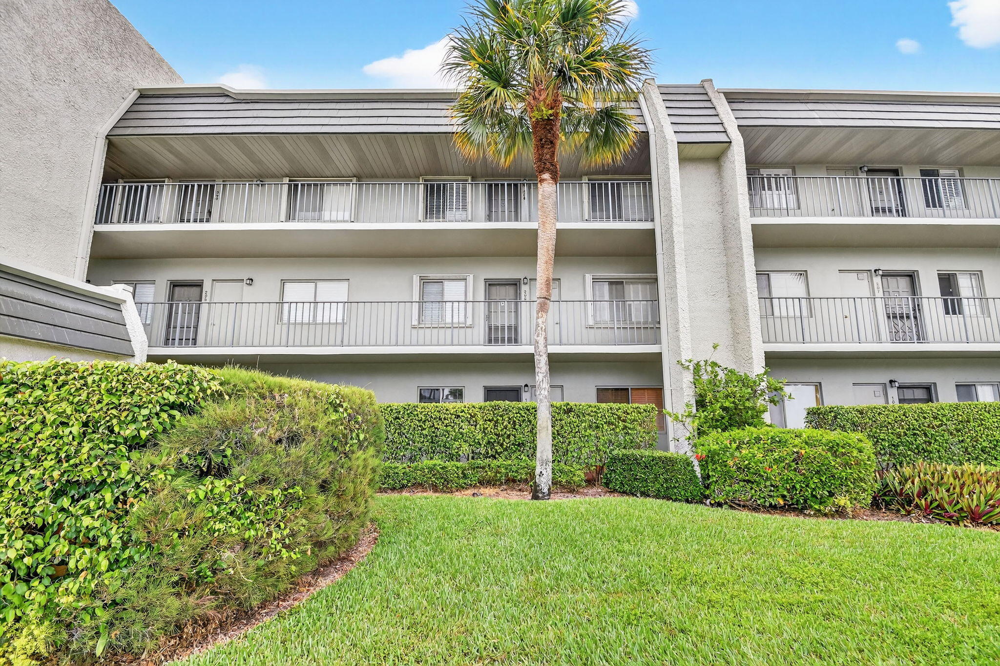 FOUNTAINS OF PALM BEACH CONDO 7 - Residential Lease