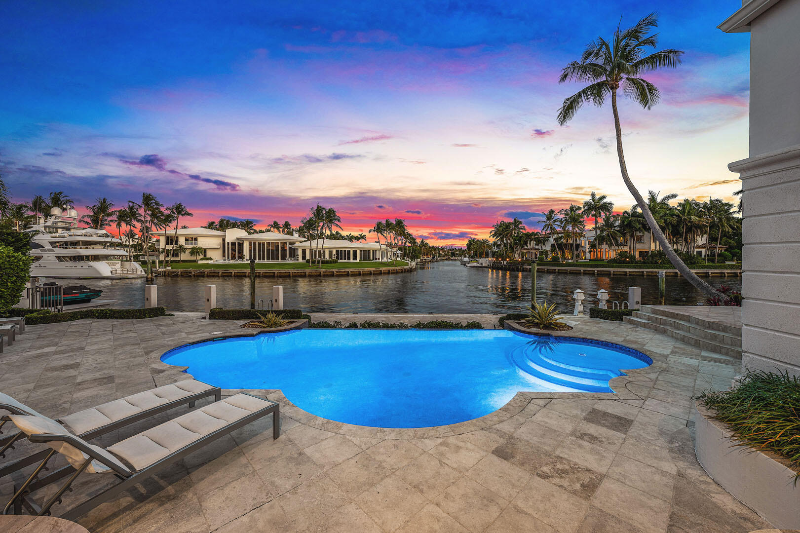 ROYAL PALM YACHT & COUNTRY CLUB - Residential