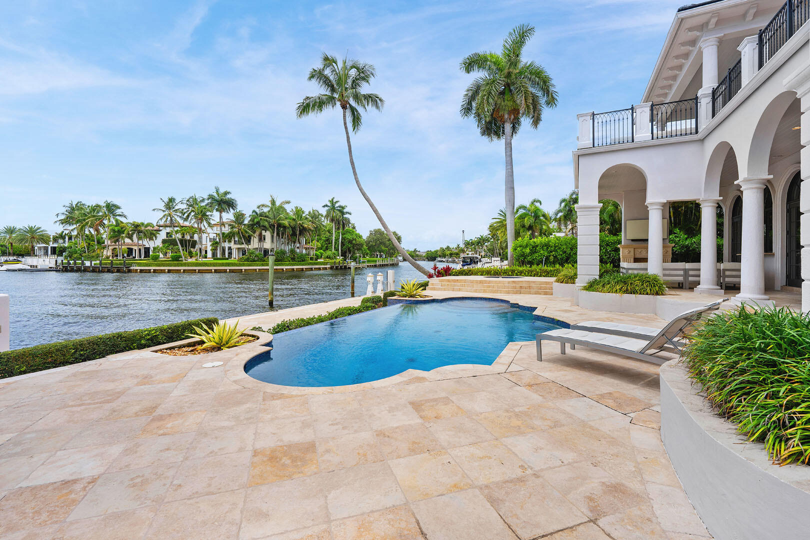 ROYAL PALM YACHT & COUNTRY CLUB - Residential