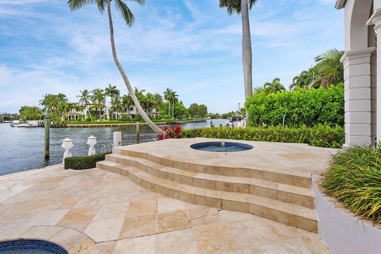 ROYAL PALM YACHT & COUNTRY CLUB - Residential