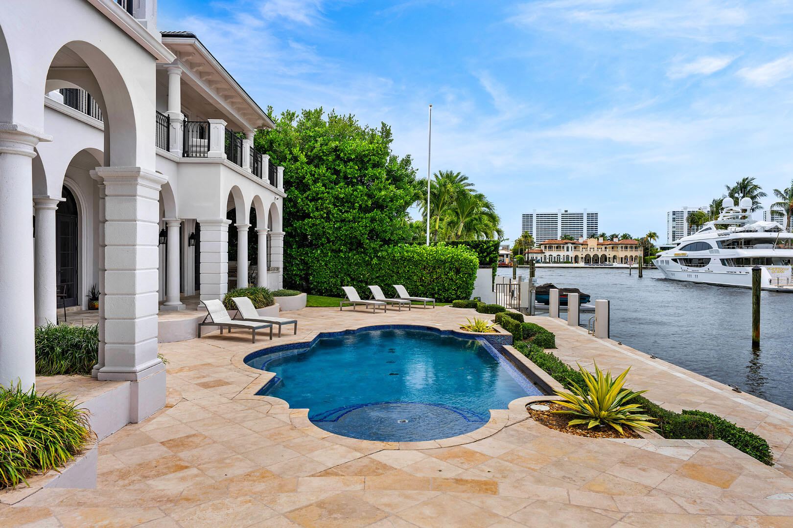 ROYAL PALM YACHT & COUNTRY CLUB - Residential