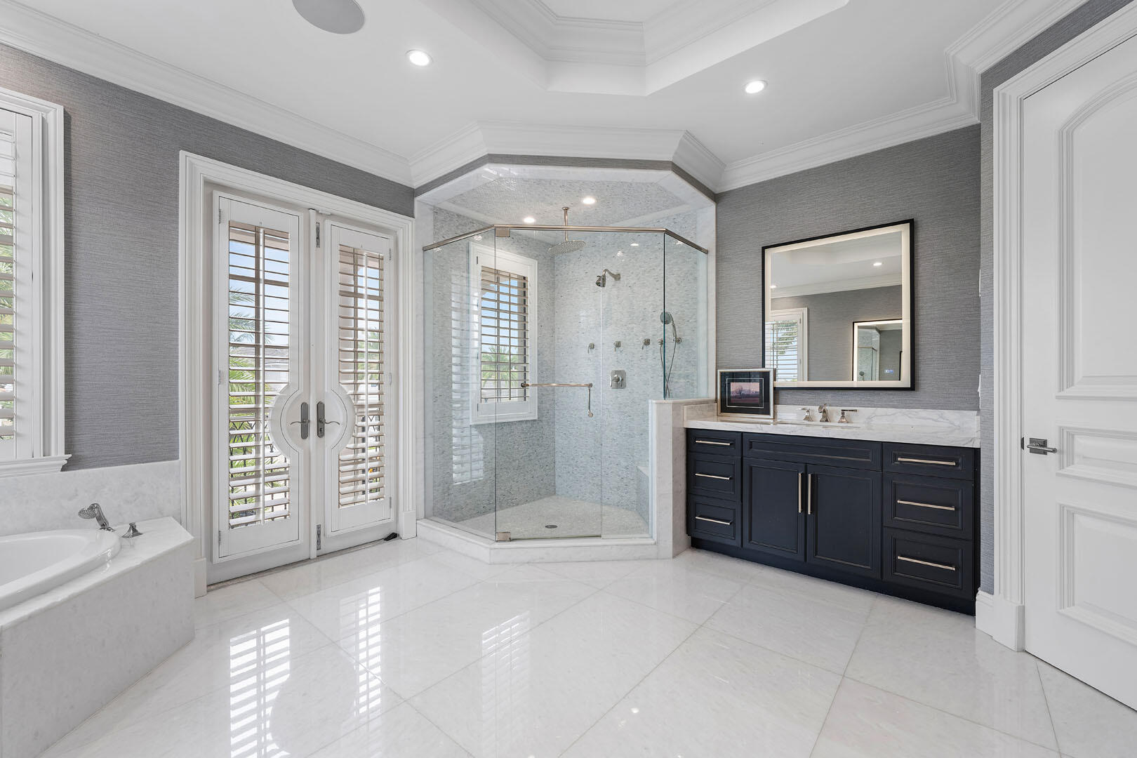 ROYAL PALM YACHT & COUNTRY CLUB - Residential