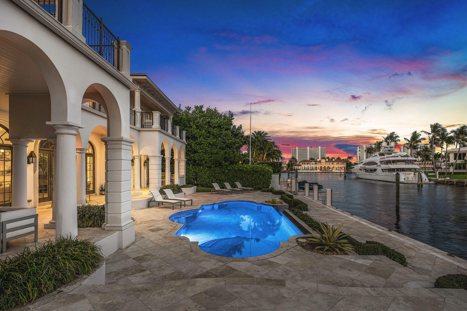 ROYAL PALM YACHT & COUNTRY CLUB - Residential
