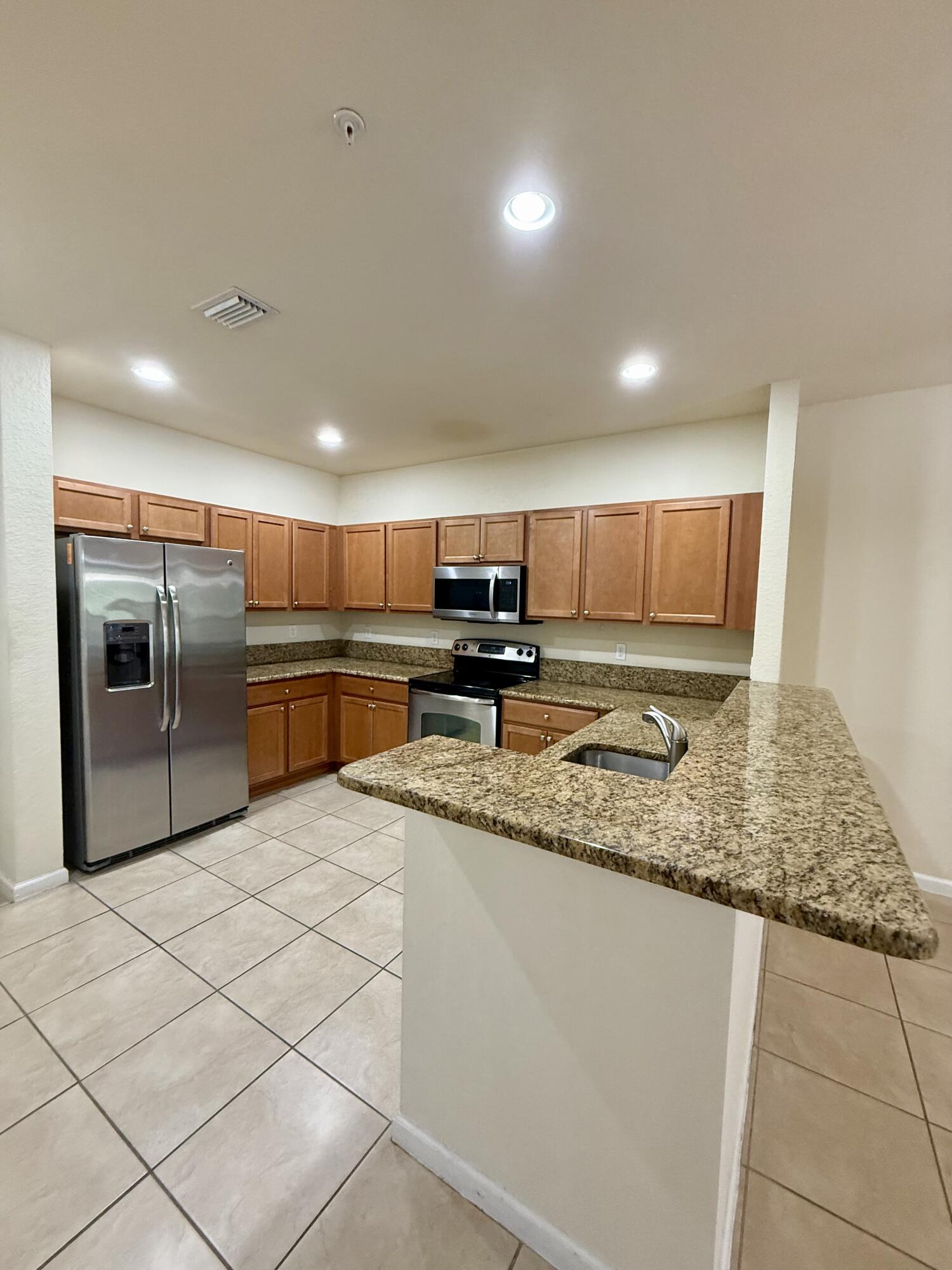 PALOMA LAKES PLAT - Residential Lease