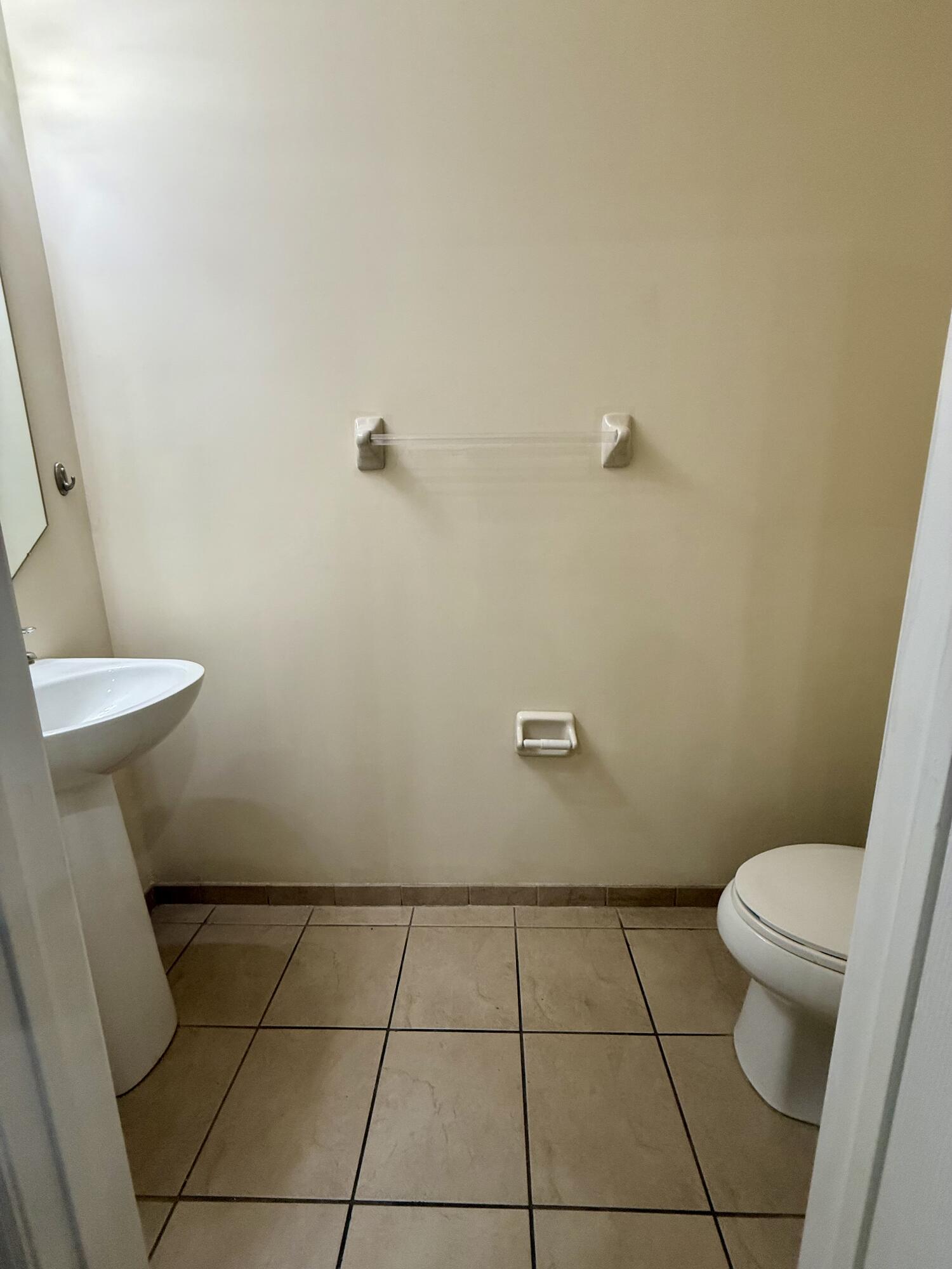 PALOMA LAKES PLAT - Residential Lease