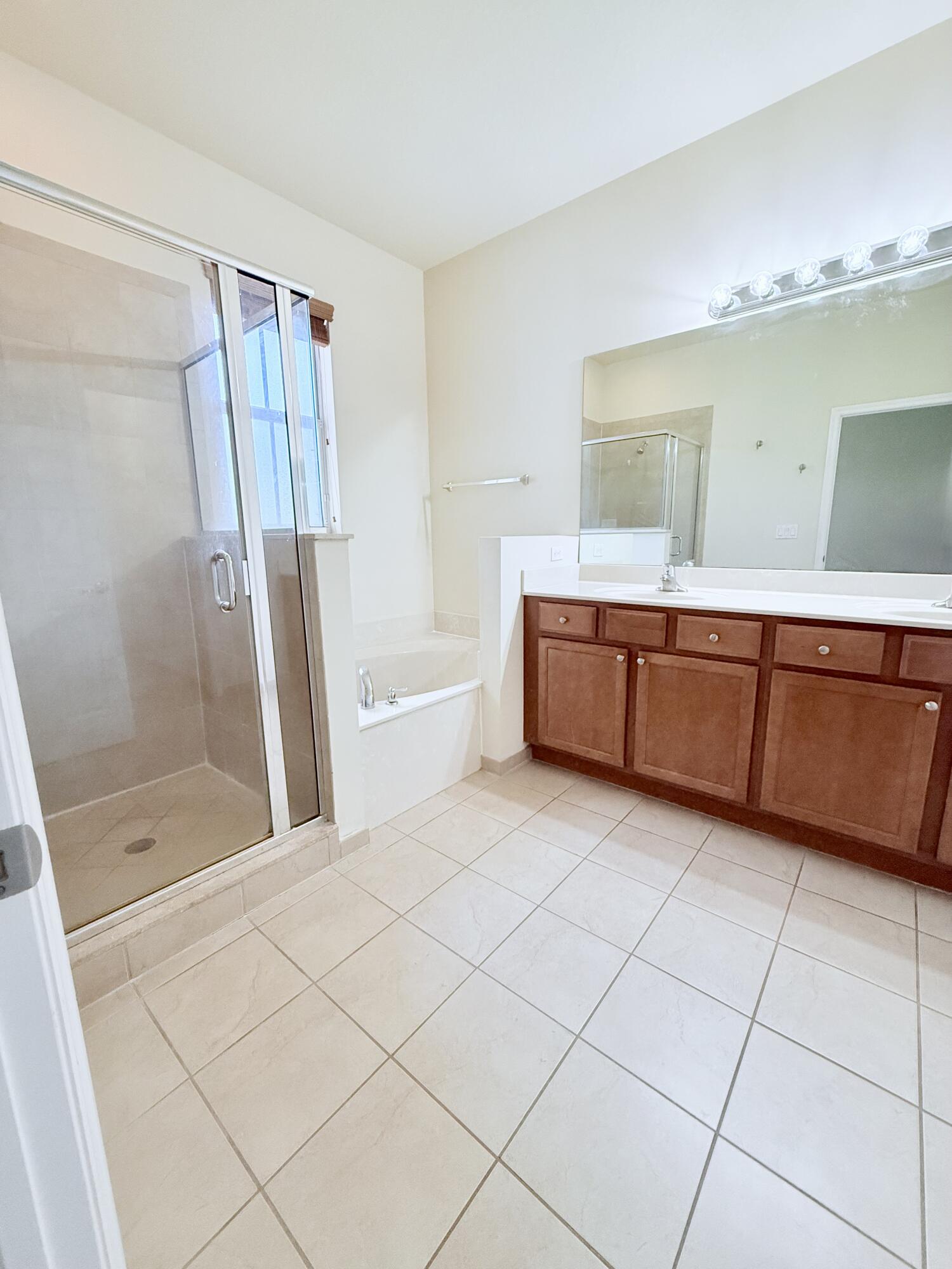 PALOMA LAKES PLAT - Residential Lease