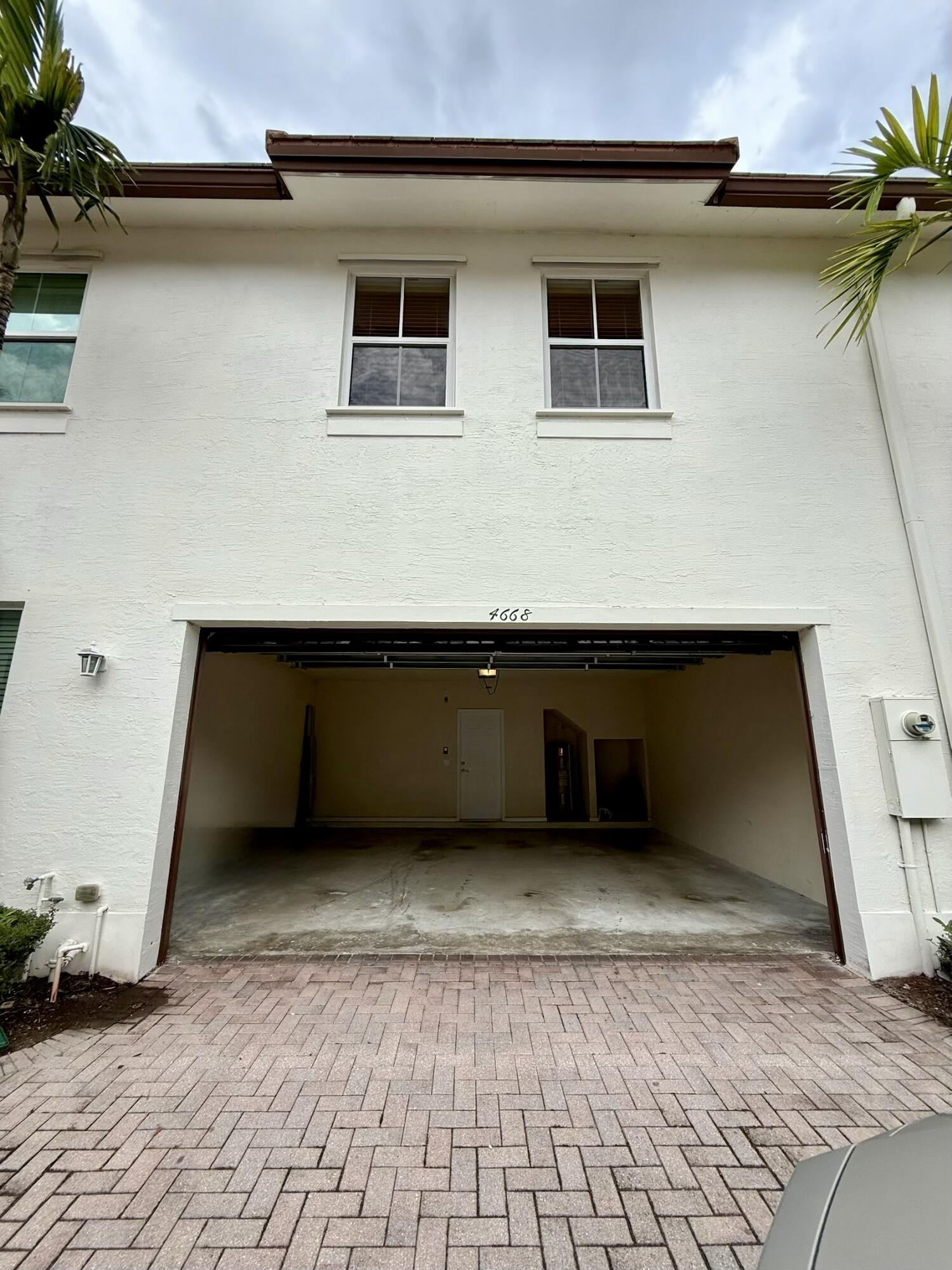 PALOMA LAKES PLAT - Residential Lease
