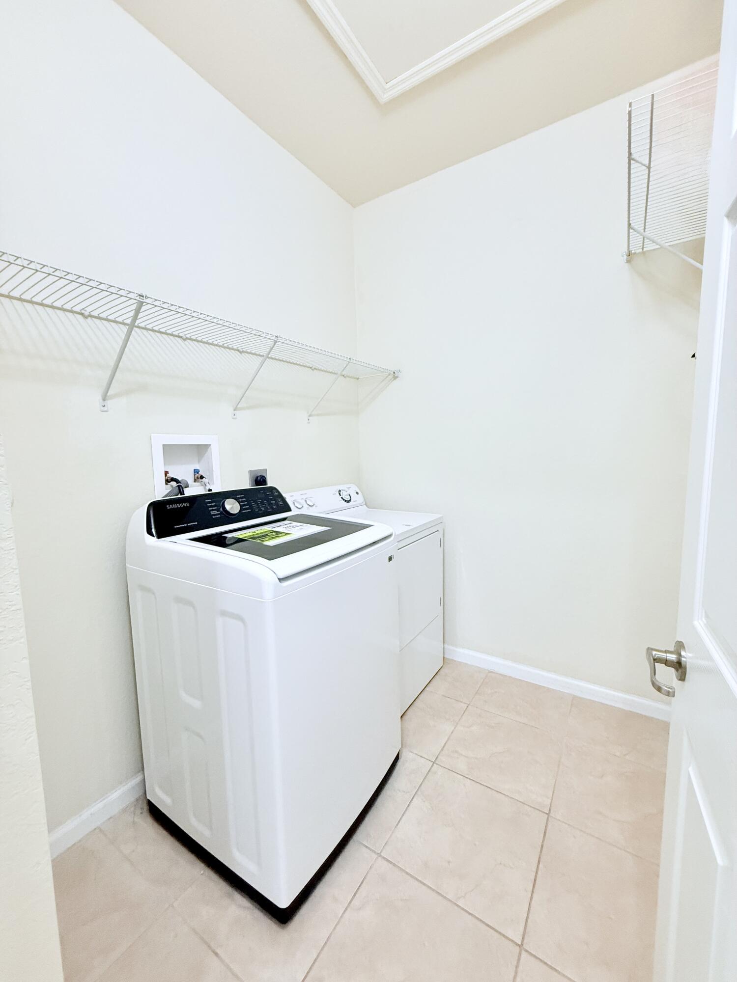 PALOMA LAKES PLAT - Residential Lease