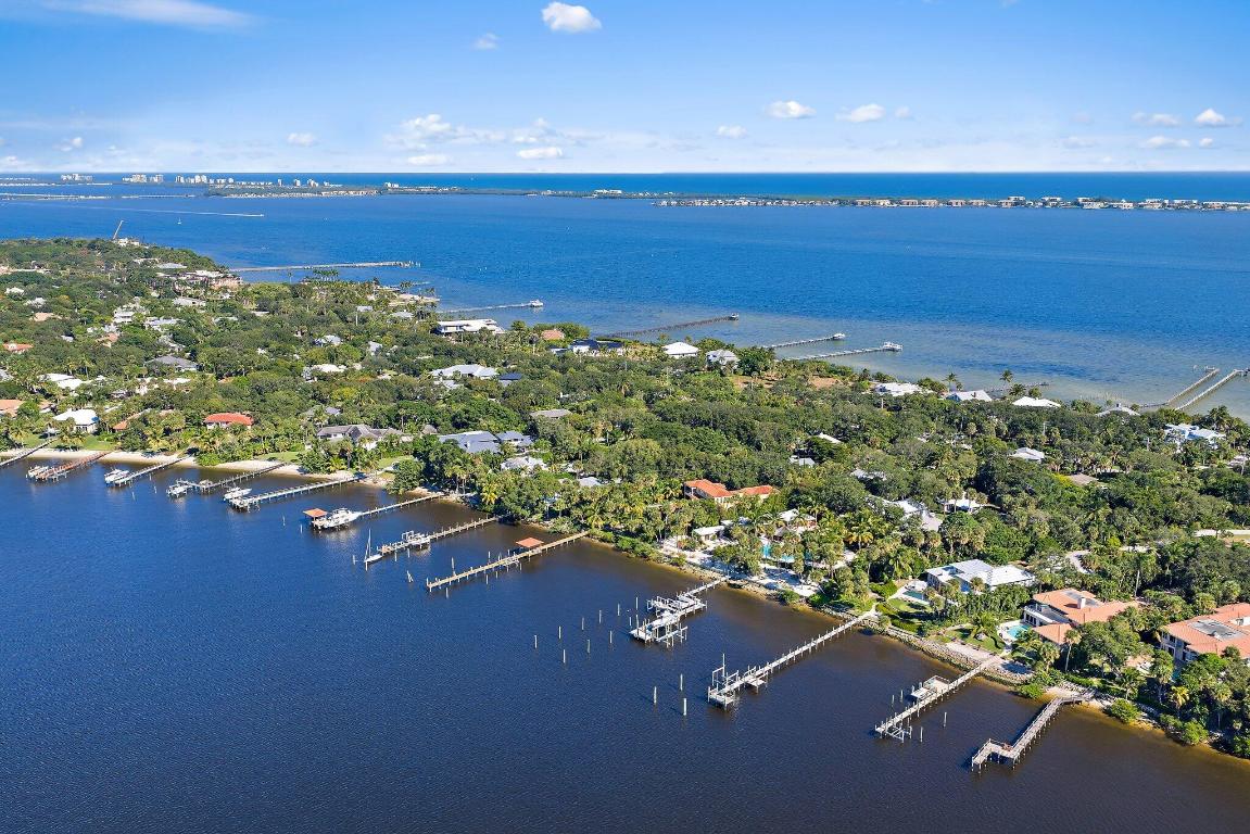 TWIN RIVERS - Residential