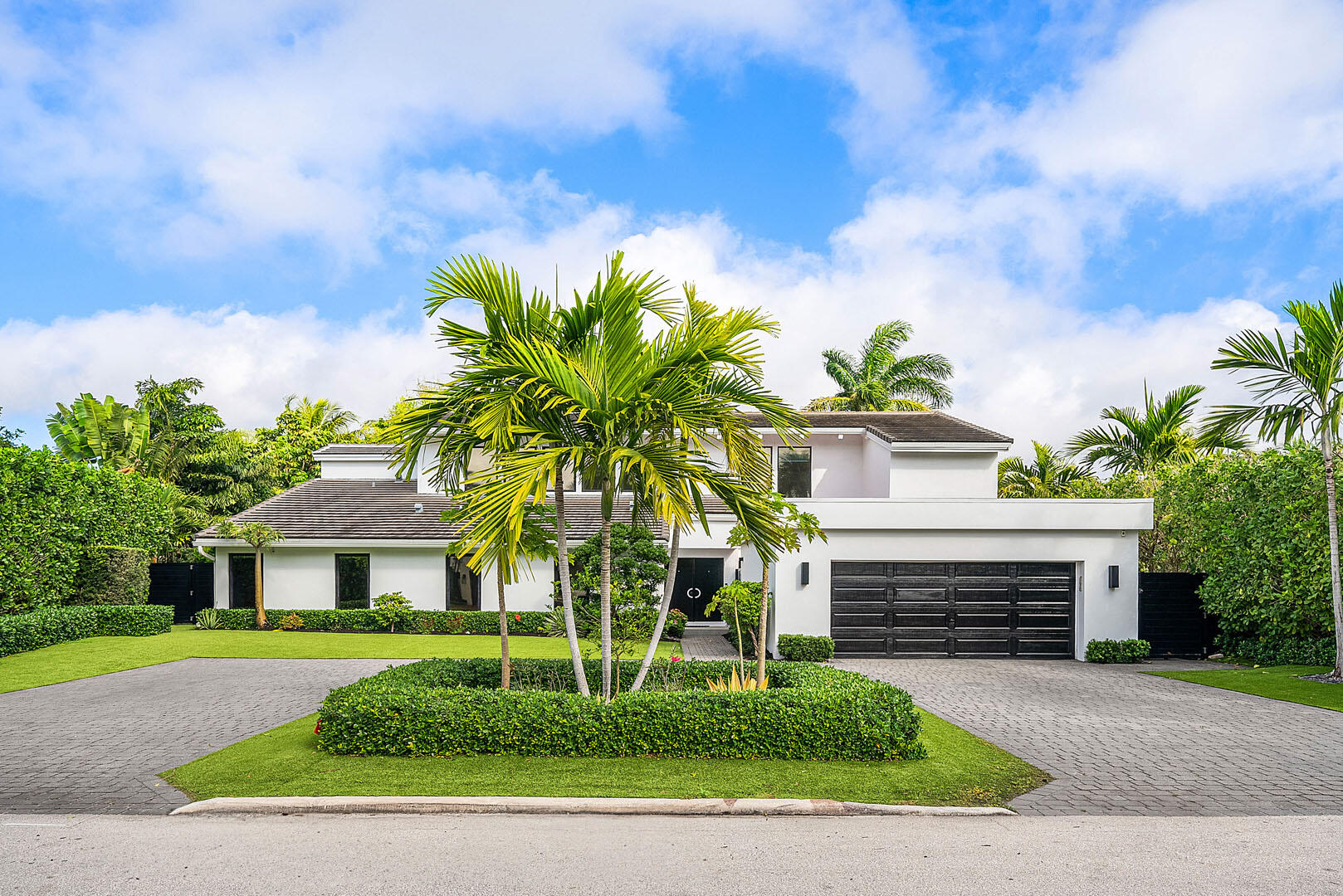 ROYAL PALM YACHT & COUNTRY CLUB - Residential