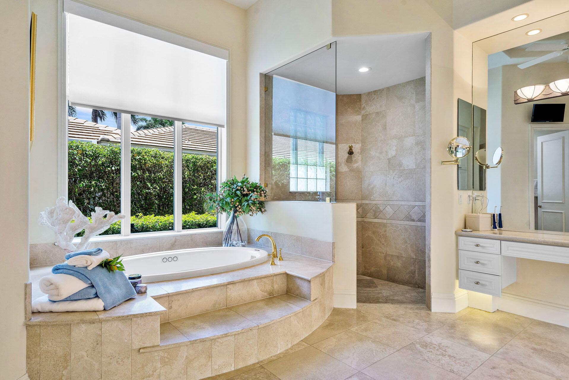 ROYAL PALM YACHT & COUNTRY CLUB - Residential