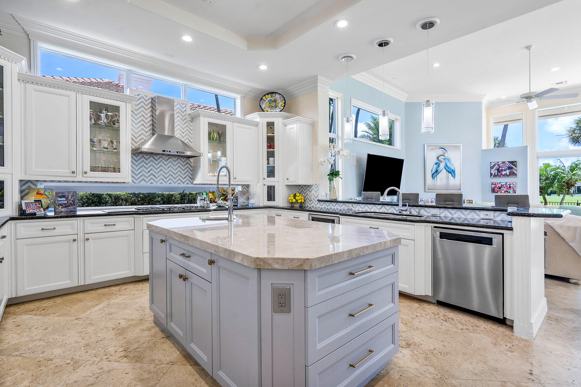 ROYAL PALM YACHT & COUNTRY CLUB - Residential