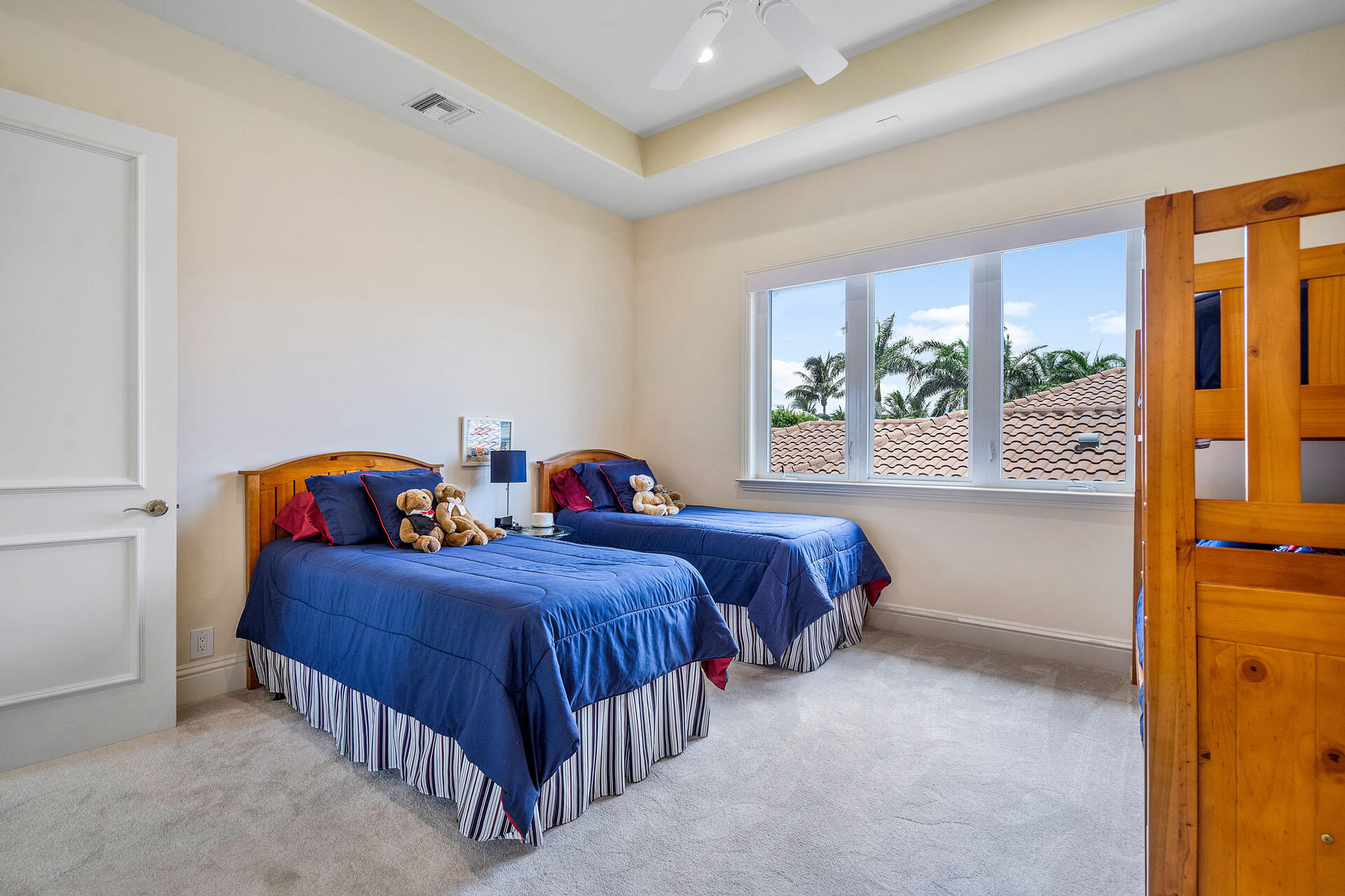 ROYAL PALM YACHT & COUNTRY CLUB - Residential