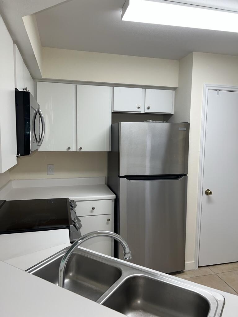 SAILBOAT POINTE CONDO - Residential Lease