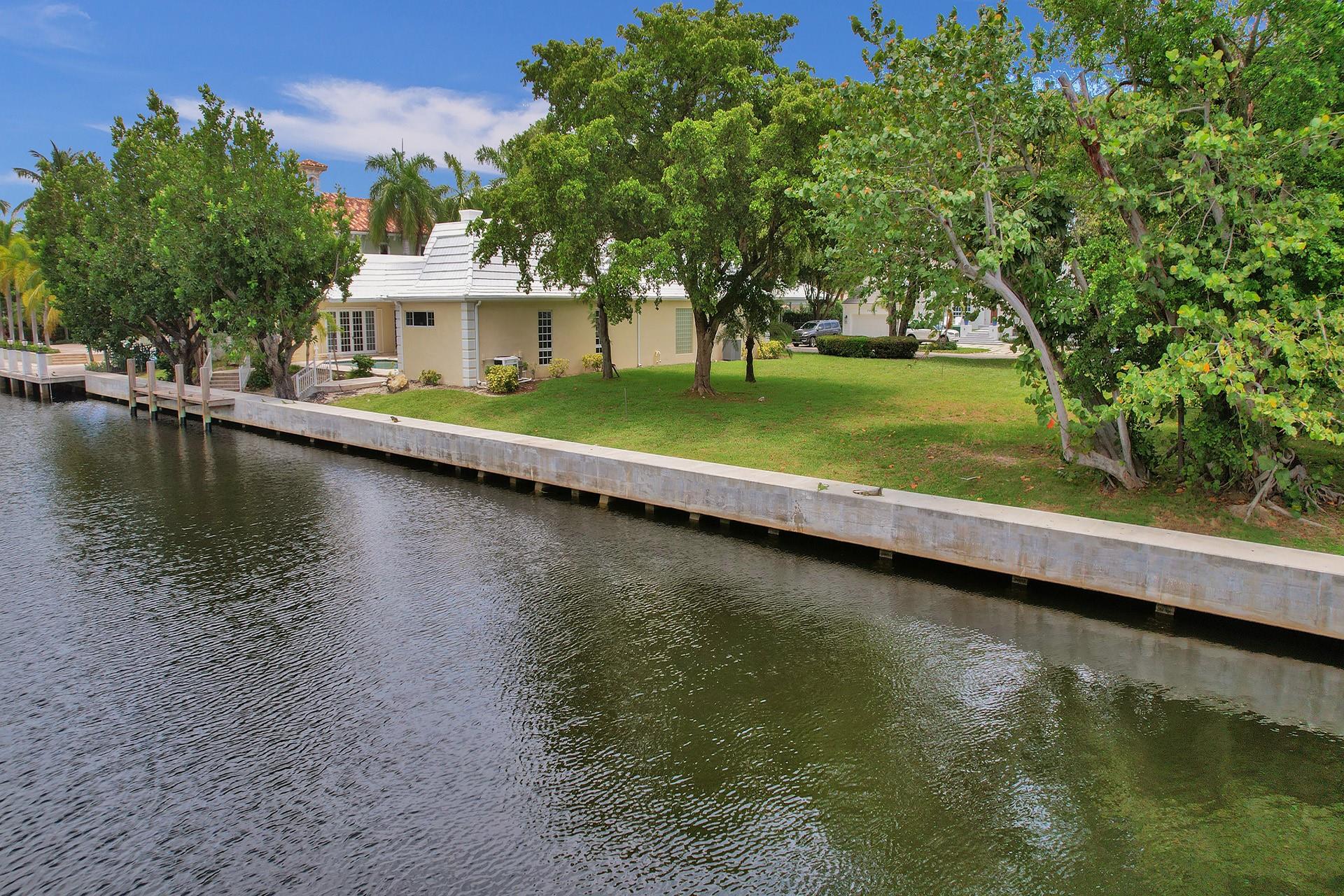 Bay Colony - Land