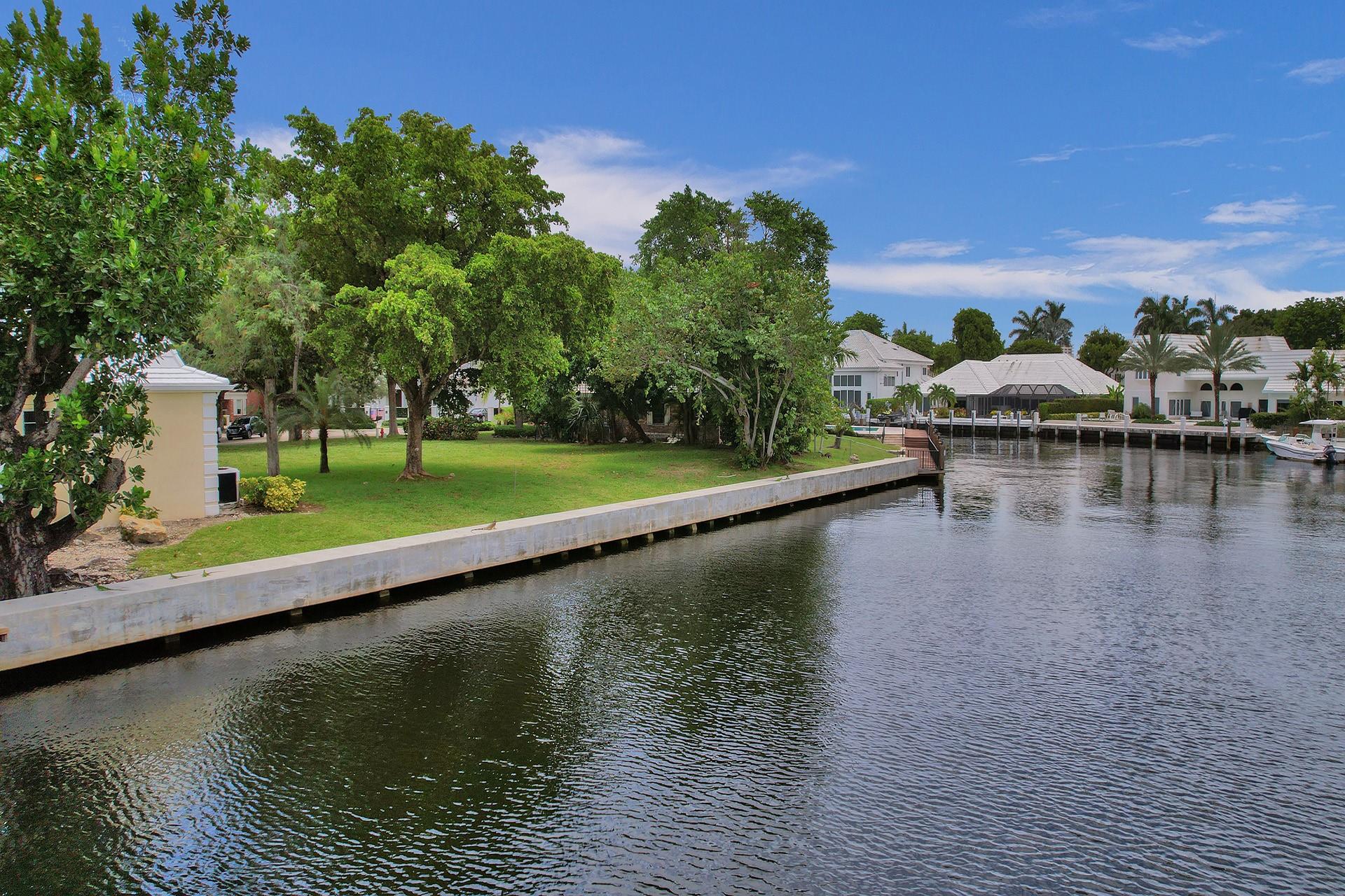 Bay Colony - Land