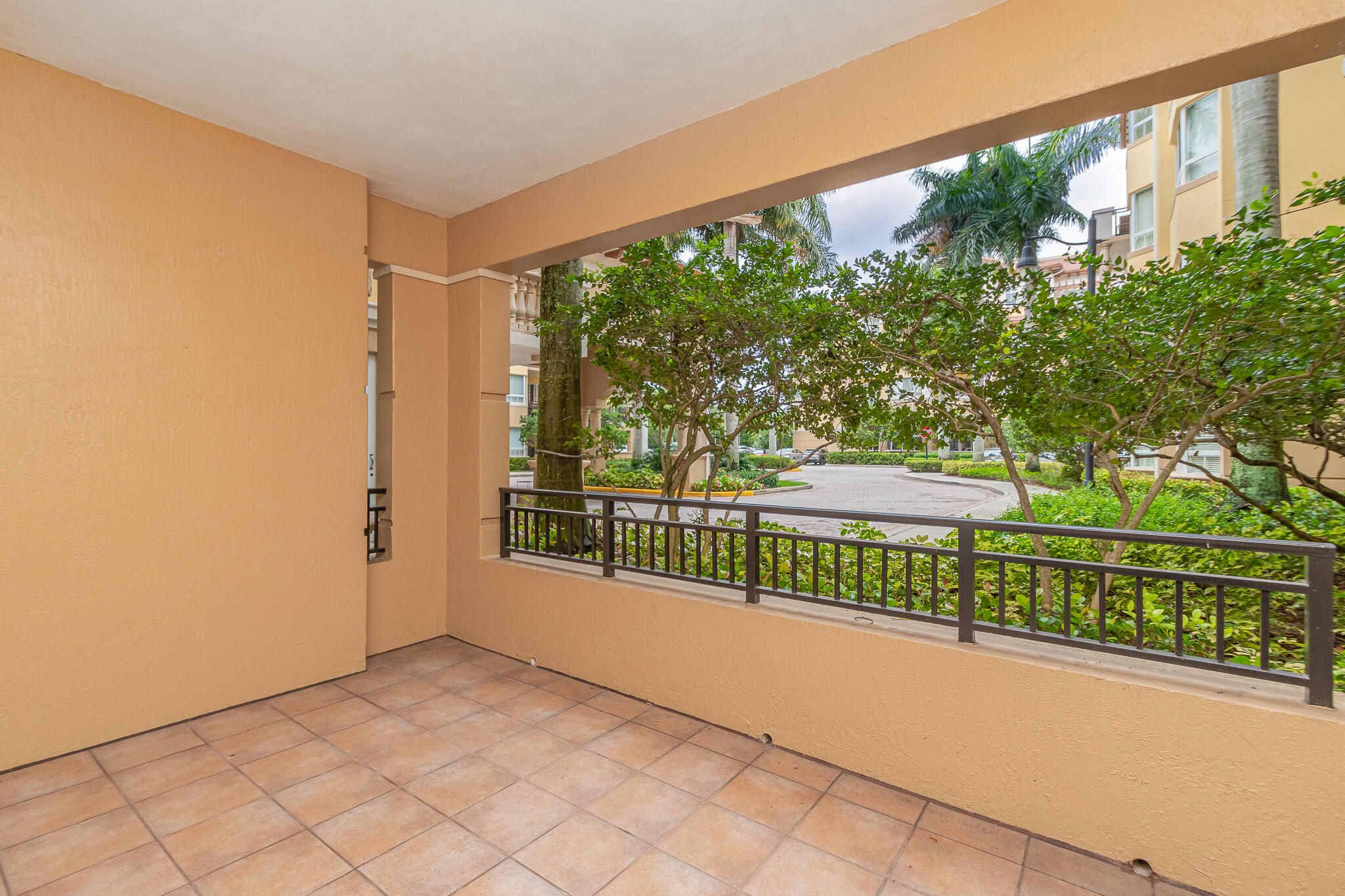 Fully Remodeled 2/2. Plus Storage. Lots of Amenities. Must See