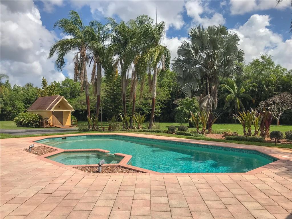 SUNSHINE RANCHES - Residential