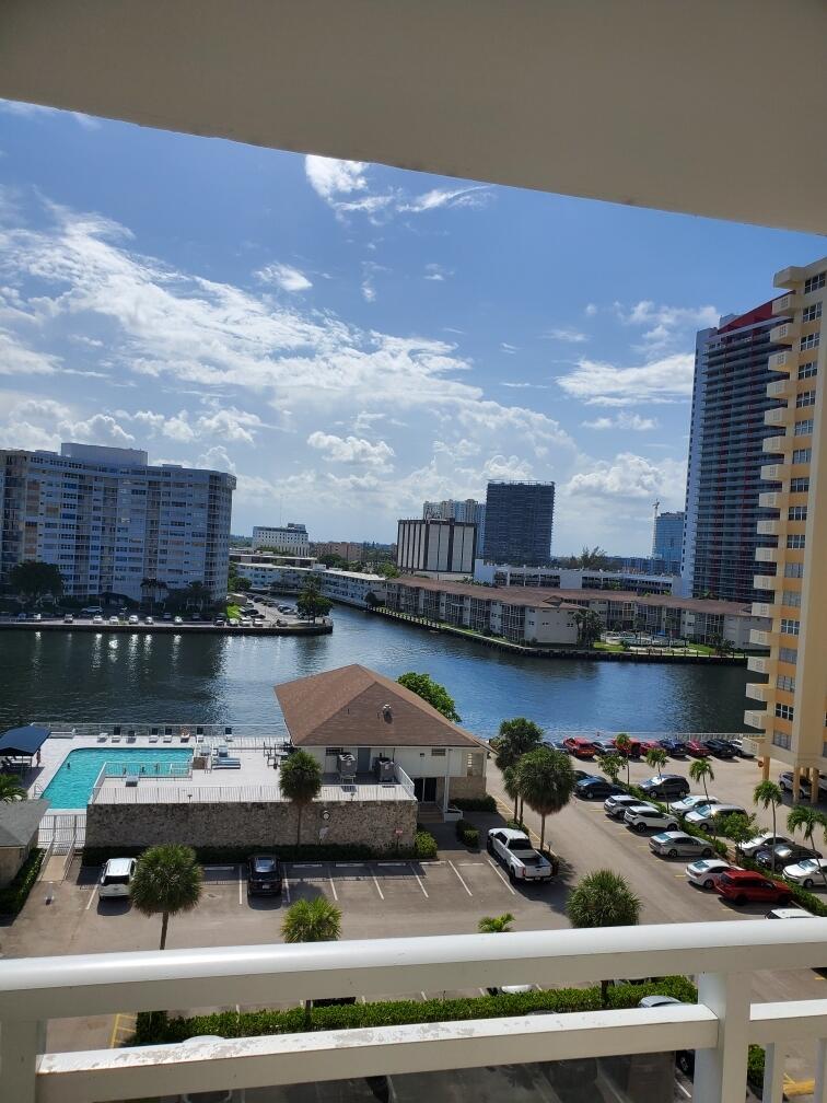 PLAZA TOWERS SOUTH CONDO - Residential