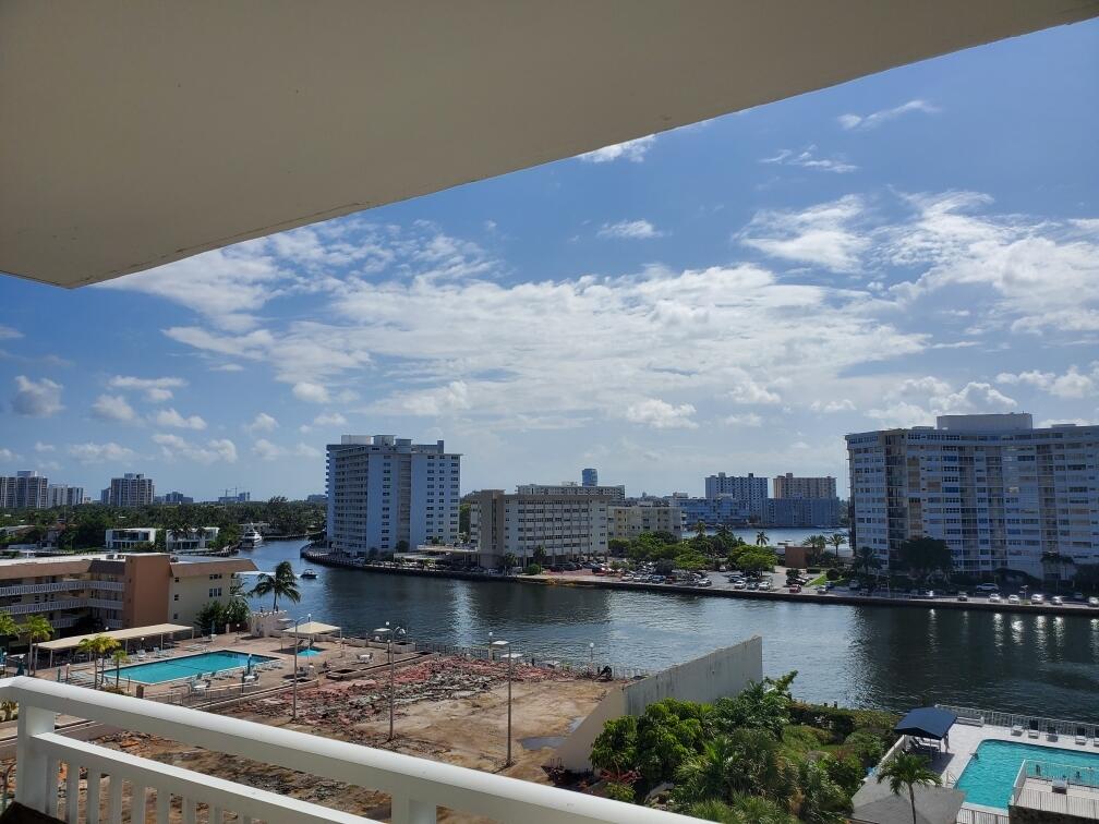 PLAZA TOWERS SOUTH CONDO - Residential