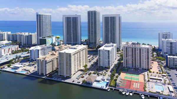 PLAZA TOWERS SOUTH CONDO - Residential