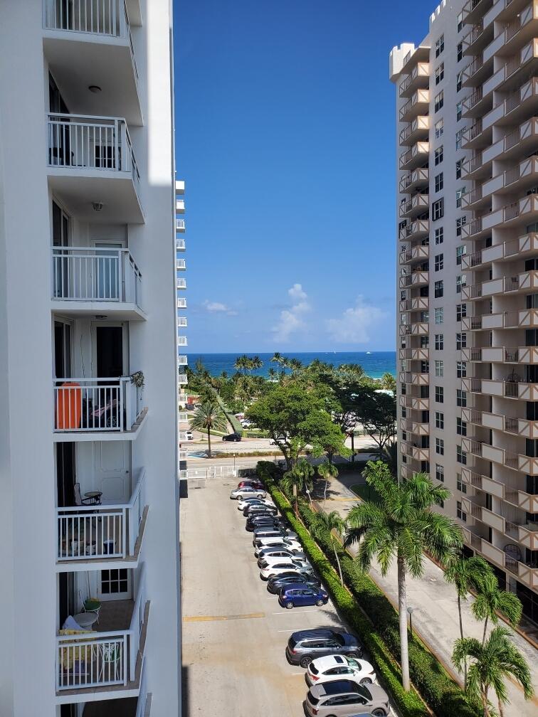 PLAZA TOWERS SOUTH CONDO - Residential
