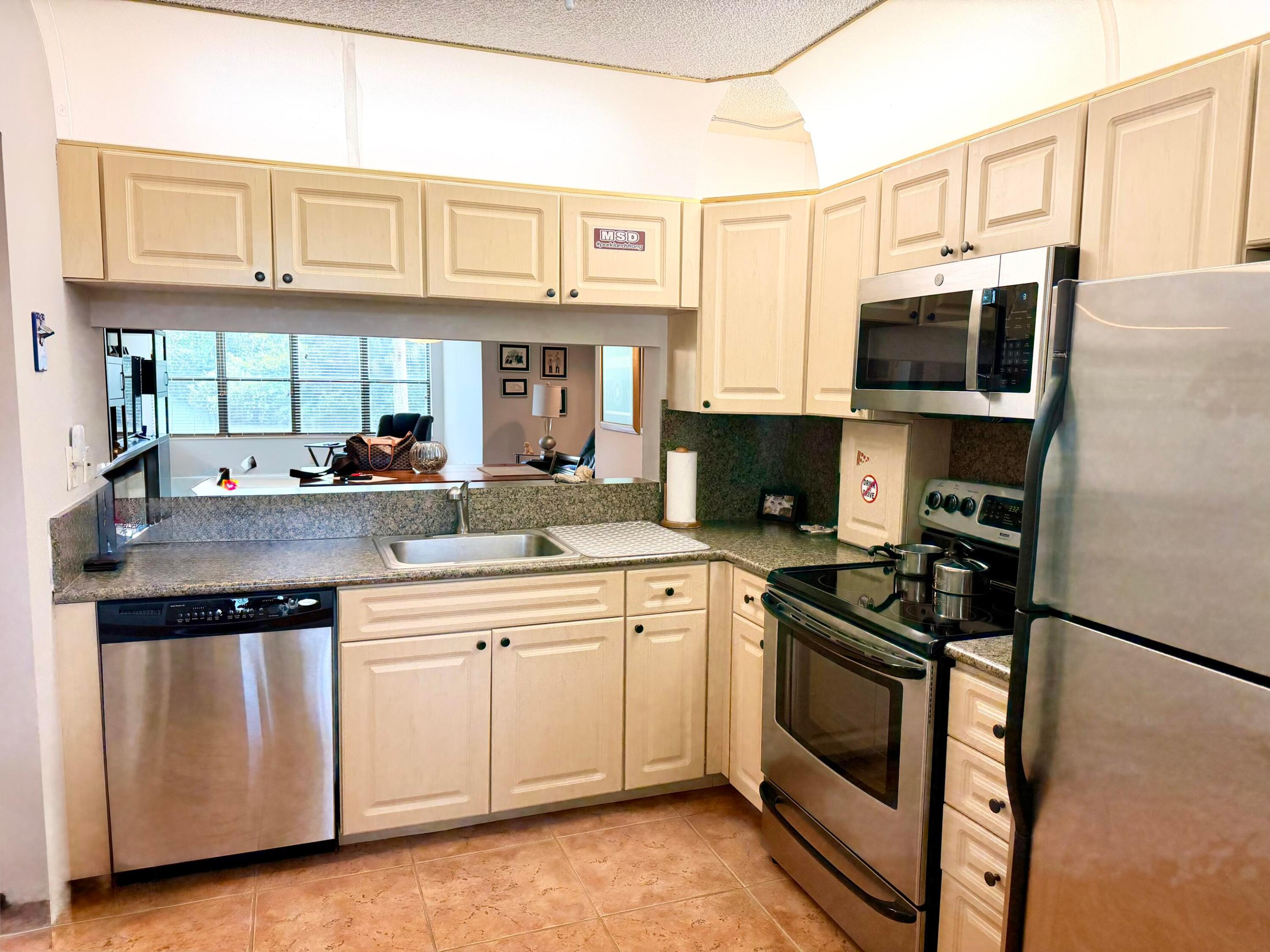 APPLEWOOD VILLAGE IV-B CONDO - Residential