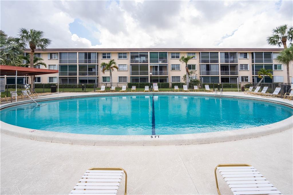 LIGHTHOUSE POINT PLAZA - Residential