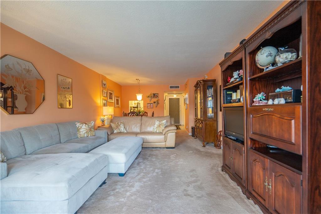 LIGHTHOUSE POINT PLAZA - Residential