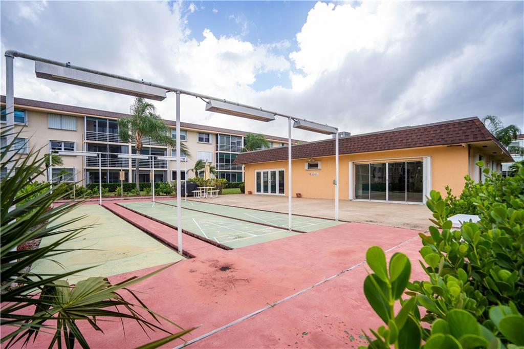LIGHTHOUSE POINT PLAZA - Residential