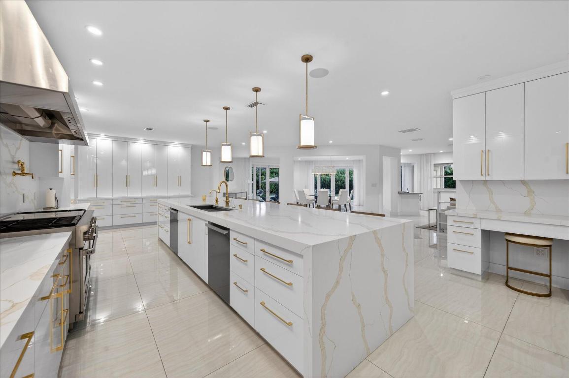 DEVON PLACE AT WOODFIELD COUNTRY CLUB - Residential