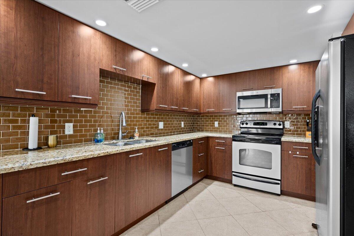 PHOENIX TOWERS CONDO - Residential